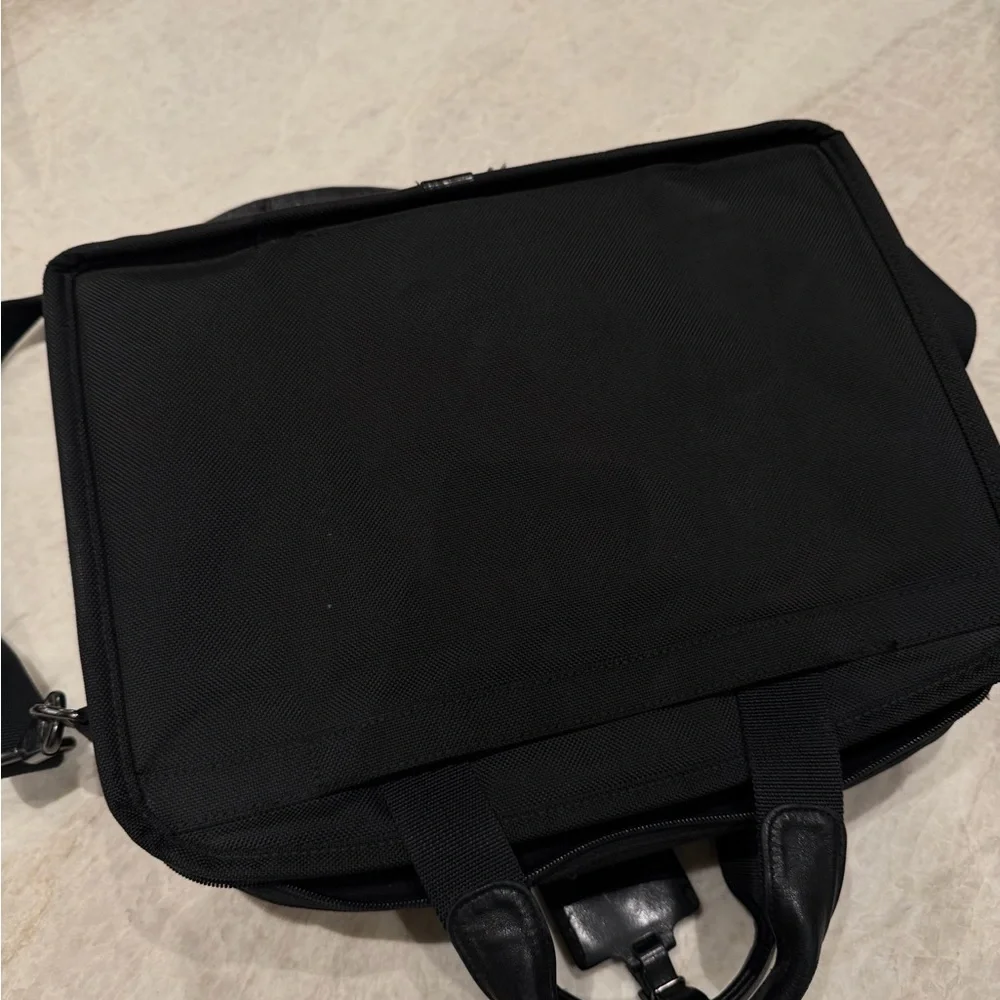 Tumi Black Men's Bag briefcase messenger bag